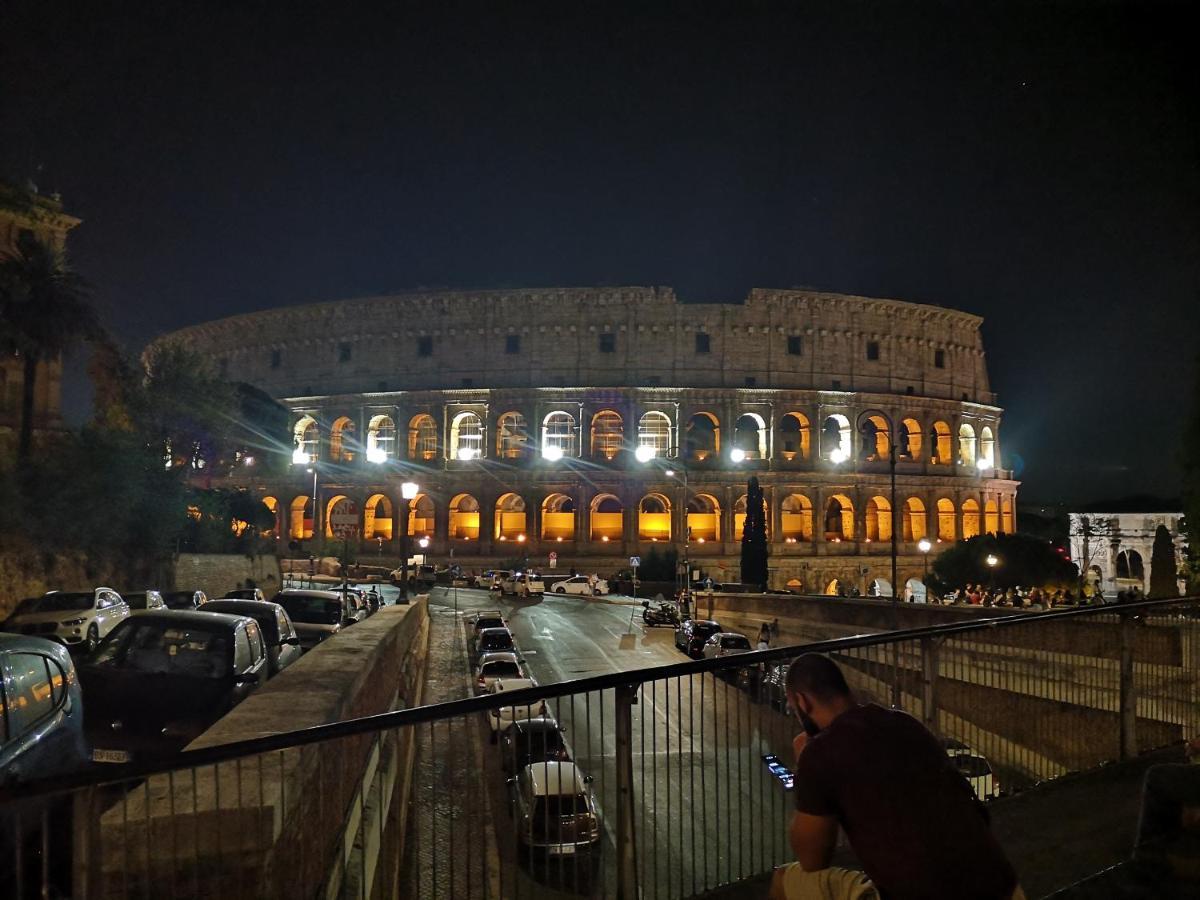 Superattico Sul Colosseo Roma Exterior foto